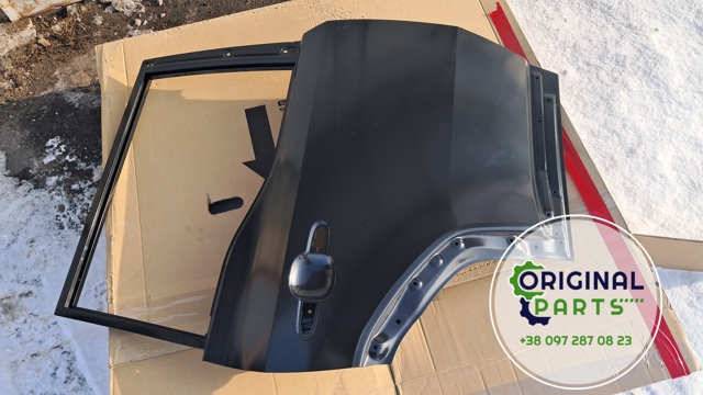 Двері задні, праві 6700360600 TOYOTA