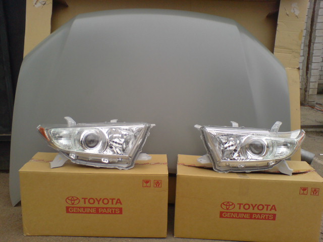 Фара правая 8113048A30 TOYOTA