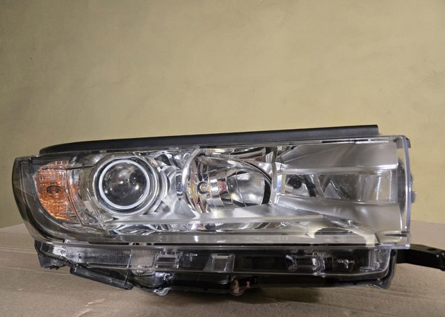 Фара передня права 811100E330 TOYOTA