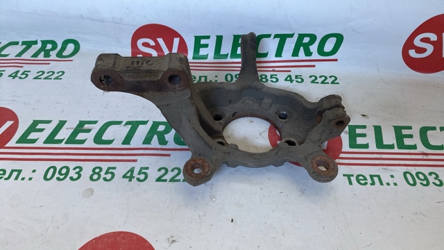 Цапфа поворотна права 400141KA1A NISSAN