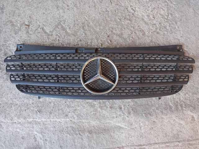 Облицювання радіатора 6398800185 MERCEDES