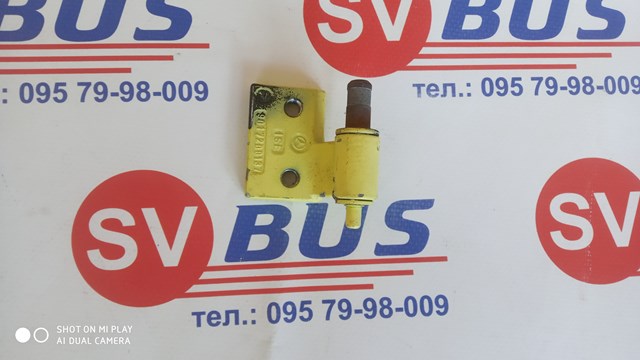 Петля водійських дверей 9017200137 MERCEDES