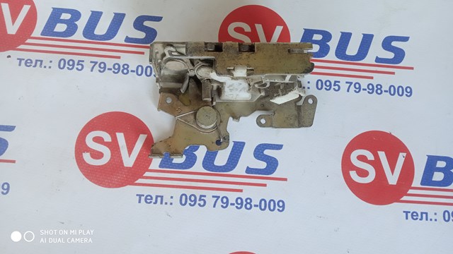 Замок і ручки (передніх) дверей 9017301035 MERCEDES