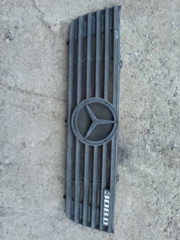 Решітка 9018880123 MERCEDES