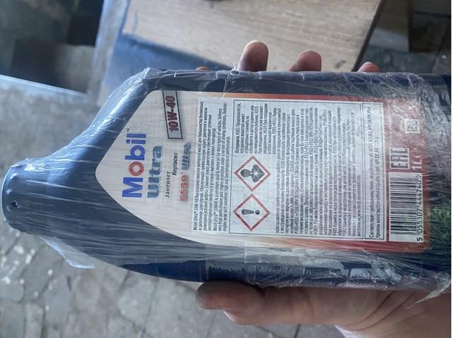Оливу для авто 10W40 MOBIL