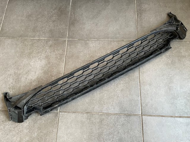 Решітка переднього бампера, центральна 51118064599 BMW