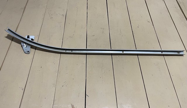 Рейка направляюча зсувної двері, верхня права 9033Q8 PEUGEOT