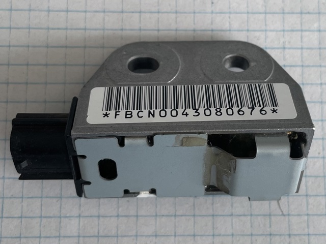 Датчик Ейрбег передній 98831CN025 NISSAN