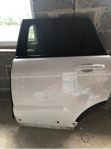 Двері пасажирськи задні ліві LR028557 LAND ROVER