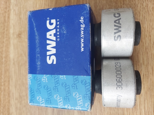 Сайлентблок переднього верхнього важеля 30600029 SWAG