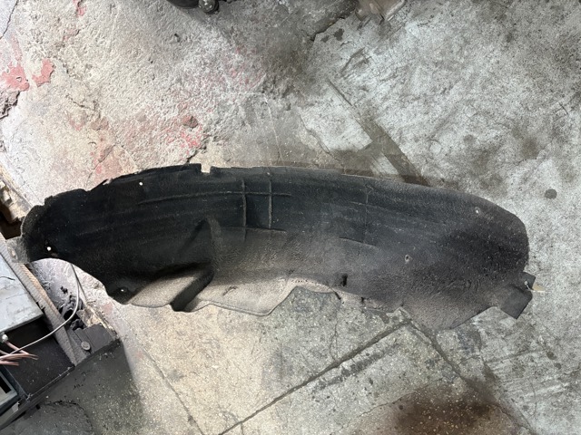Підкрилок заднього крила, правий 767489NF0A NISSAN