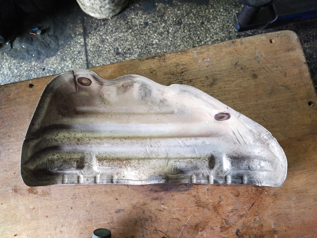 Кришка випускного колектора 06A253041AE VAG