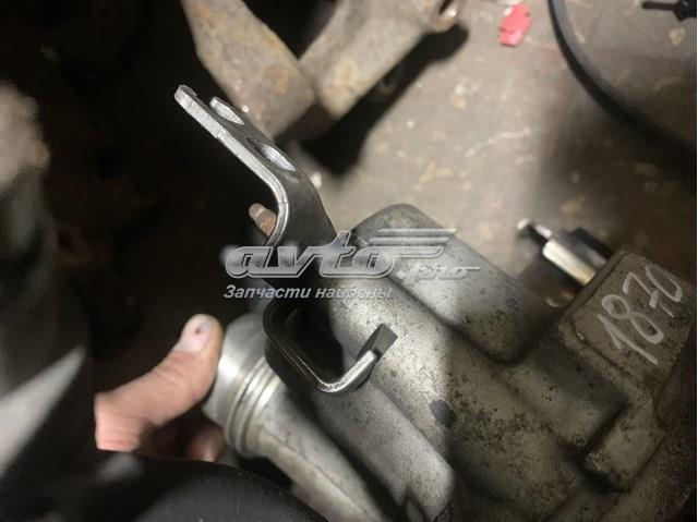 Супорт радіатора нижній/монтажна панель кріплення фар 11657636356 BMW