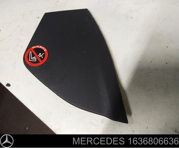 Кришка бічна панелі "торпедо", права 1636806636 MERCEDES