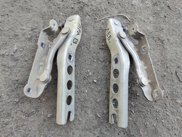 Завіса капота права 1Z0823302C VAG