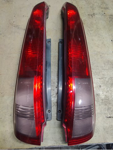 Задня ліва фара 26555EQ025 NISSAN