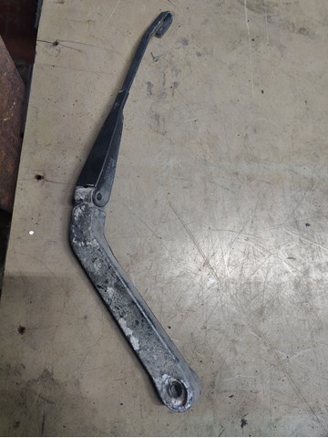 Важіль-поводок склоочисника заднього скла 287818H310 NISSAN