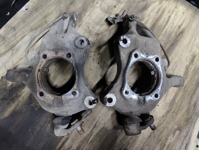 Цапфа передні праві 4320147030 TOYOTA