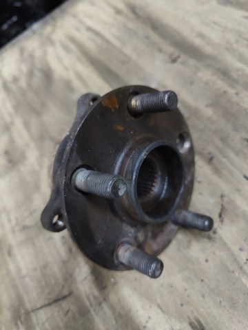 Маточина колеса передня 4355047011 TOYOTA