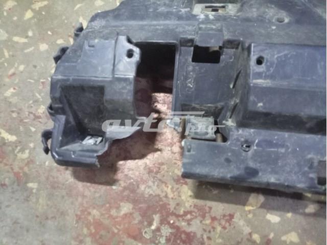Кронштейн бампера заднього, центральний 51127256921 BMW