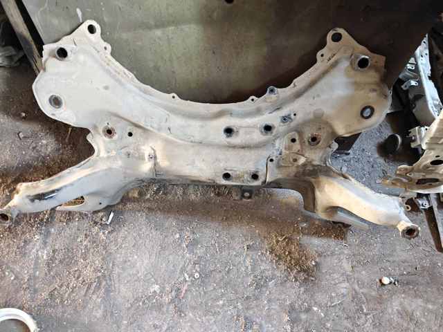 Підрамник передньої підвіски 5120112441 TOYOTA