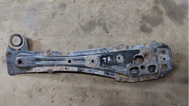 Балка кріплення двигуна 5120405022 TOYOTA