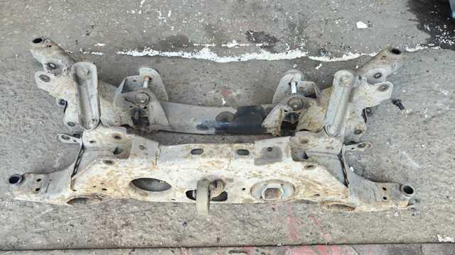 Балка задньої підвіски поперечна 5120642050 TOYOTA