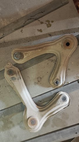 Кронштейн передньої балки 5225842010 TOYOTA