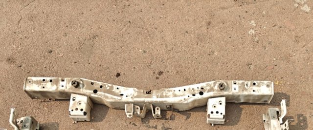 Рамка радіатора верхня 5320812560 TOYOTA