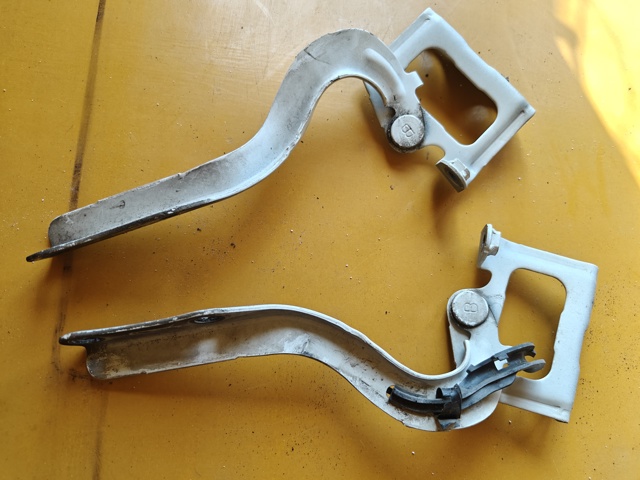 Завіса капота права 5341047070 TOYOTA