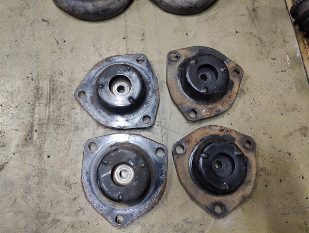 Подушка амортизатора переднього 543208H310 NISSAN