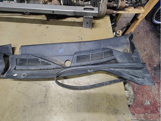 Водостік лобового скла, жабо 668638H900 NISSAN