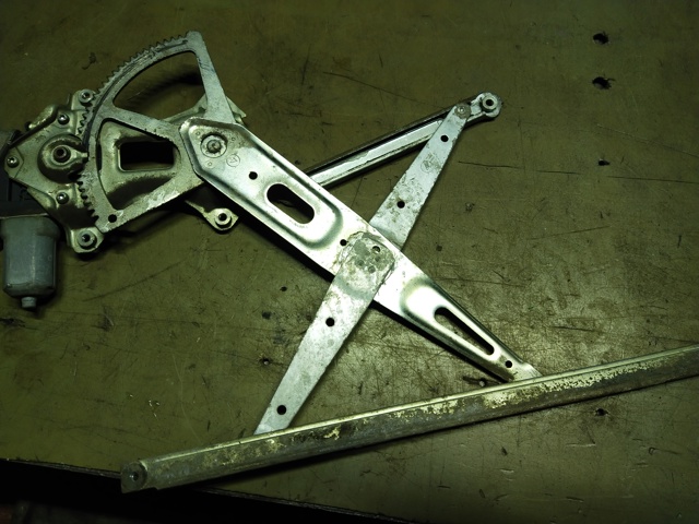 Механізм підйому стекол Тойота Пріус