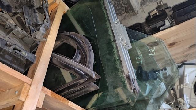 Скло трикутне дверей передніх лівоих 7700351163 RENAULT