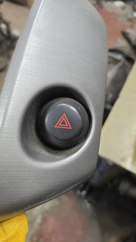 Кнопка включення аварійної сигналізації 8433242020 TOYOTA