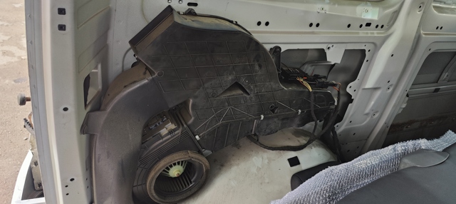 Двигун вентилятора пічки (опалювача салону), задній A0008358004 MERCEDES