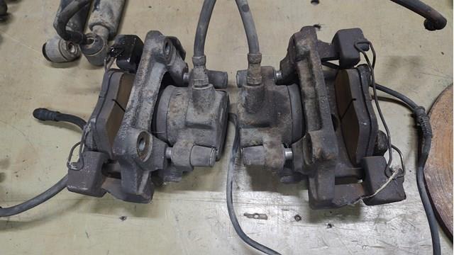 Скоба гальмівного супорта переднього A0034200515 MERCEDES