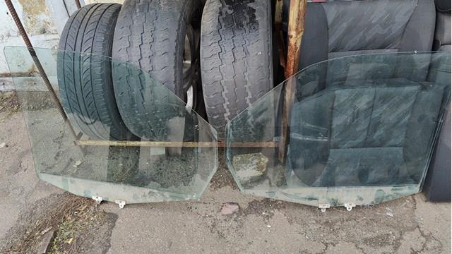 Скло передніх дверей, лівих A6387200320 MERCEDES