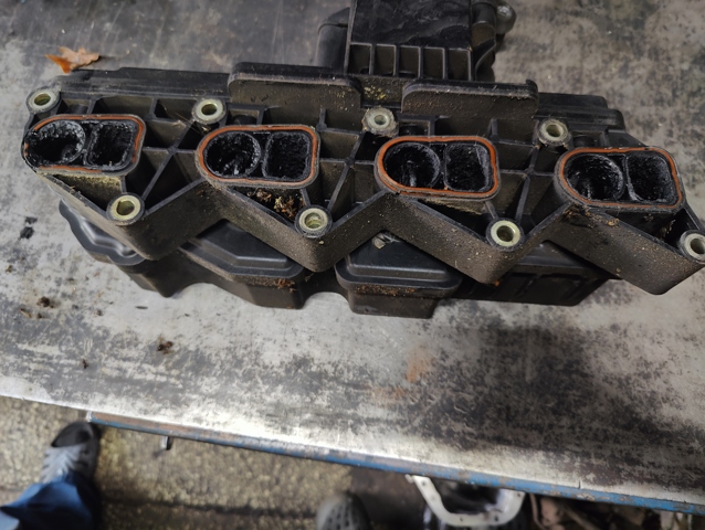 Колектор впускний A6460900737 MERCEDES