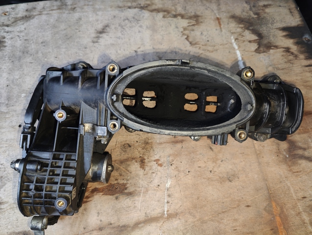 Колектор впускний A6510900037 MERCEDES