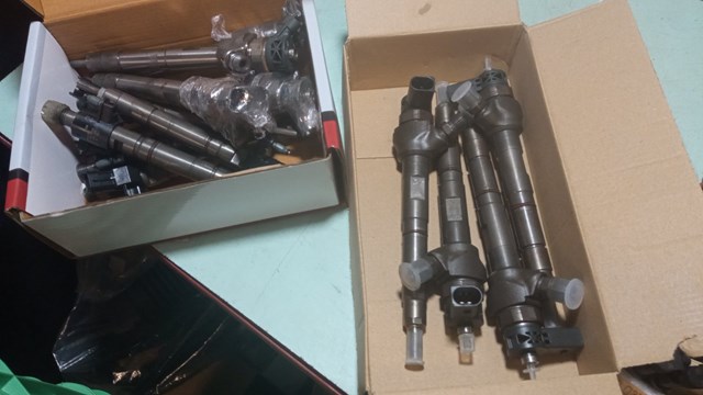 Форсунка дизельна в зборі, розпилювач + тримач 04L130277AA VAG