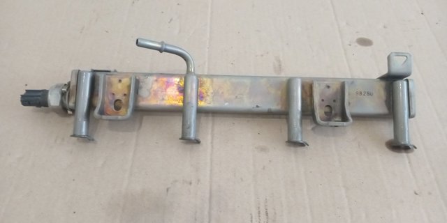 Розподільник палива 2381425021 TOYOTA