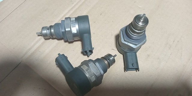 Датчик тиску палива 281006117 BOSCH