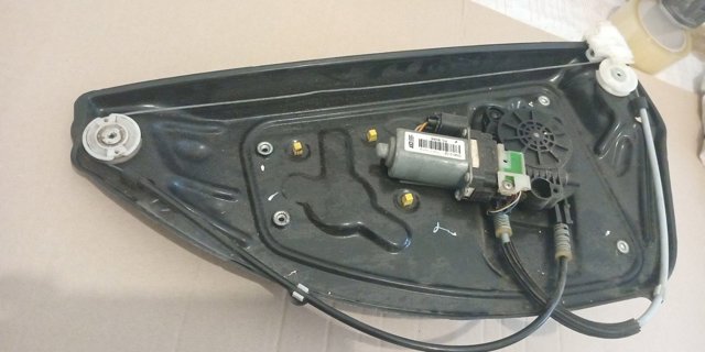 Склопідйомник задніх лівих дверей 6H5227001AJ LAND ROVER