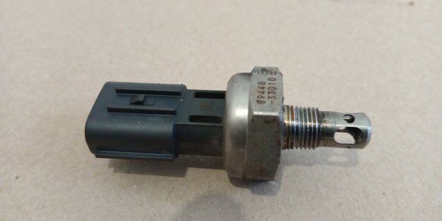 Датчик тиску масла 8944833010 TOYOTA
