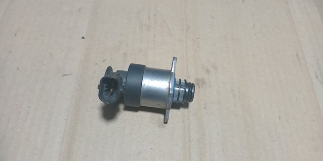 Регулятор тиску палива в паливній рейці LR023169 LAND ROVER