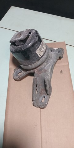 Права подушка мотора LR024729 LAND ROVER
