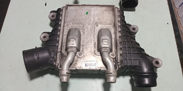 Радіатор интеркуллера LR095900 LAND ROVER