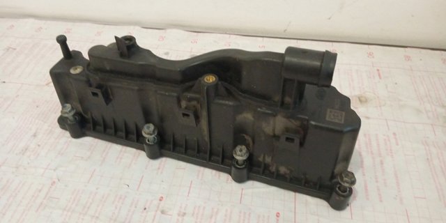 Кришка клапанів LR105980 LAND ROVER