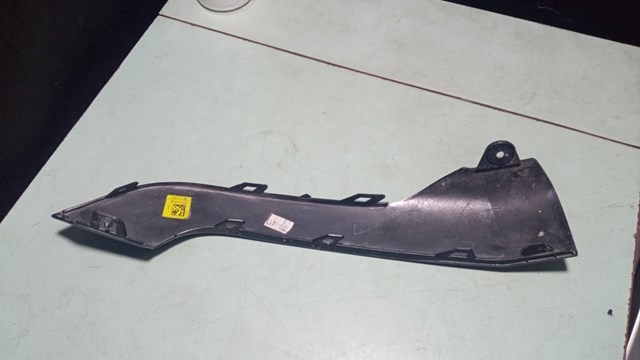 Переднє ліве ікло бампера LR128213 LAND ROVER
